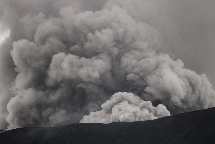 印尼馬拉皮火山持續噴發 火山灰柱直沖云霄