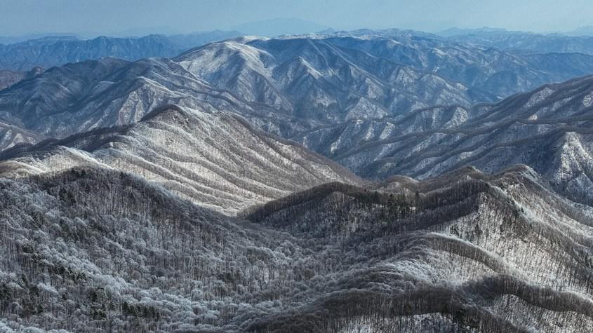 三峽庫壩區夷陵更現“千山映雪”美景