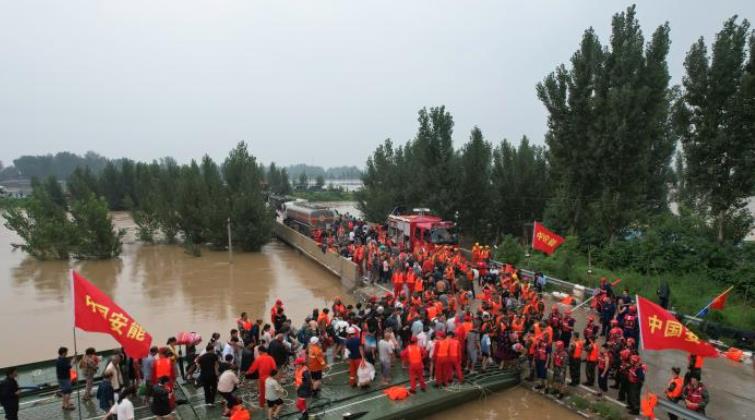 “逆行”重器中流擊水，創(chuàng)造救援速度奇跡<p>以精銳之“能”，護(hù)百姓之“安”，每一次極速救援，都是一場全力以赴，是承諾更是本色。<p>